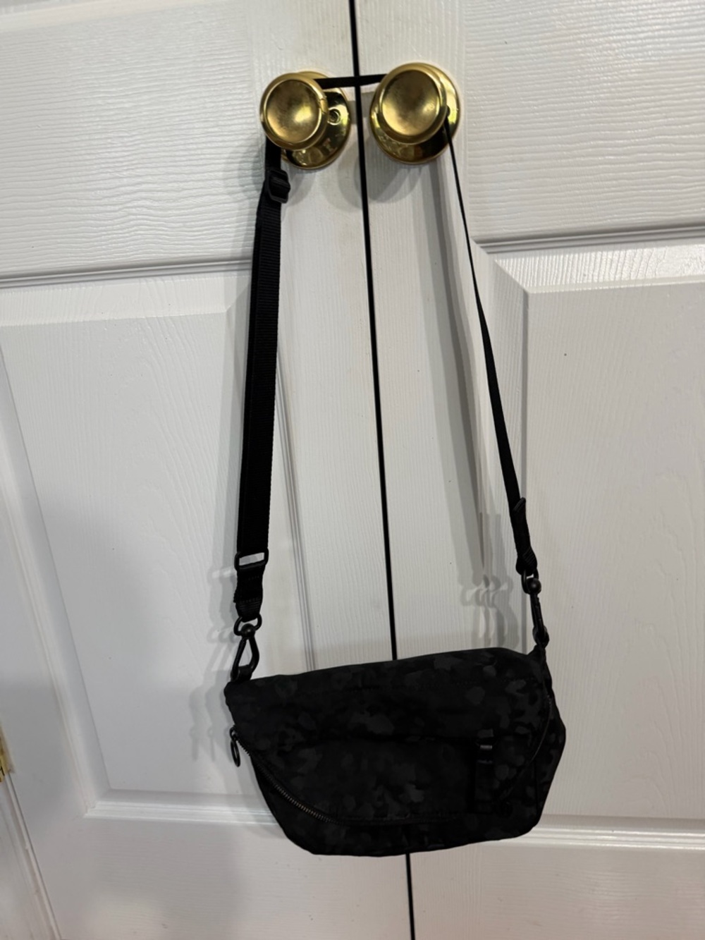 lululemon athletica Black Patterned Crossbody Belt Bag - Picture 3 of 3